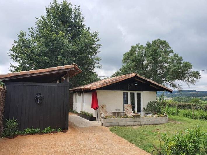 Location de vacances pour 2 personnes, avec vue ainsi que terrasse et piscine, animaux acceptés à Montfermier - 2