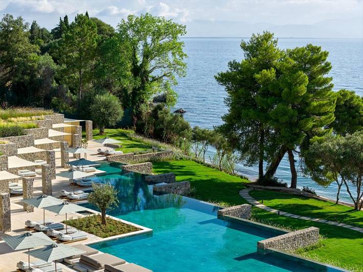 Bungalow para 2 personas, con jardín además de piscina y vistas en Corfú
