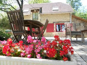Gîte pour 4 personnes, avec jardin ainsi que terrasse et piscine à Martel