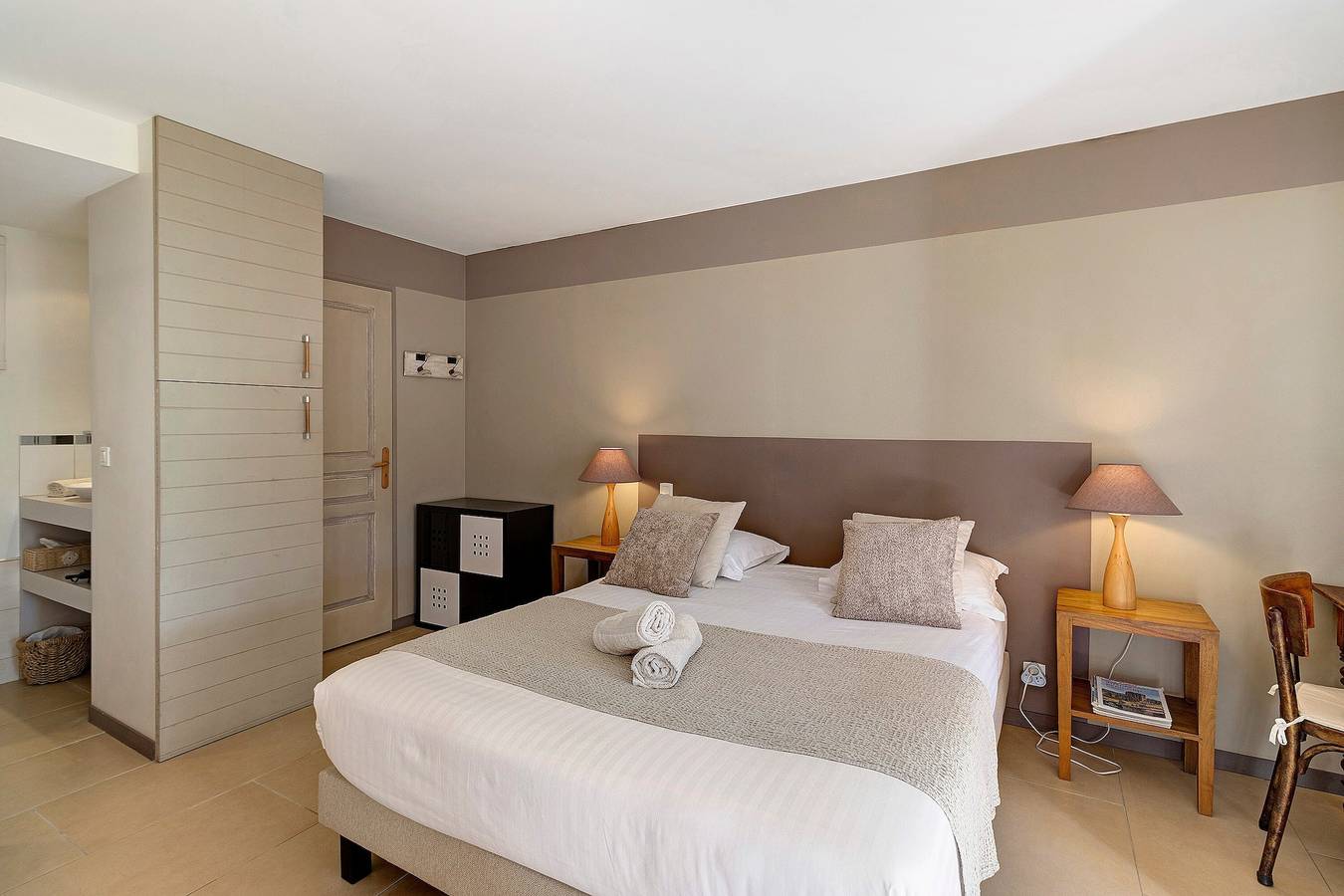Habitación de huéspedes “Chambre Beige” con piscina compartida, cerca de Sarlat in Proissans, Périgord Noir