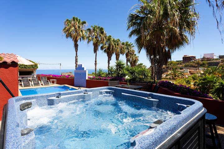 Beautiful Holiday Apartment Las Flores with Sea View, Mountain View in Icod de los Vinos, North Tenerife