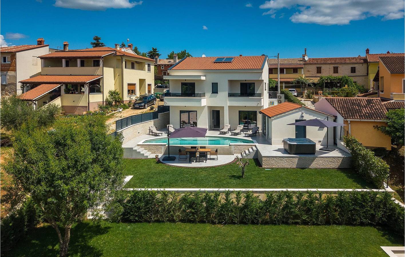 Moderne 2-Zimmer-Wohnung mit Pool, WLAN und Parkplatz in der Nähe des Stadtzentrums von Muntic in Muntic, Südküste Istrien