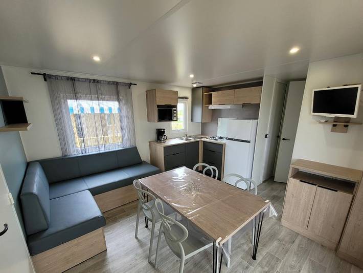 Mobil home pour 6 personnes, avec bassin pour enfant à Ambon - 3