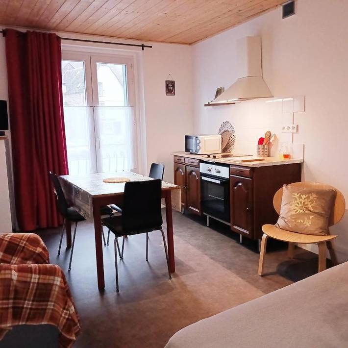 Gîte pour 3 personnes, avec vue et balcon à Orcival (Puy-de-Dôme) - 2