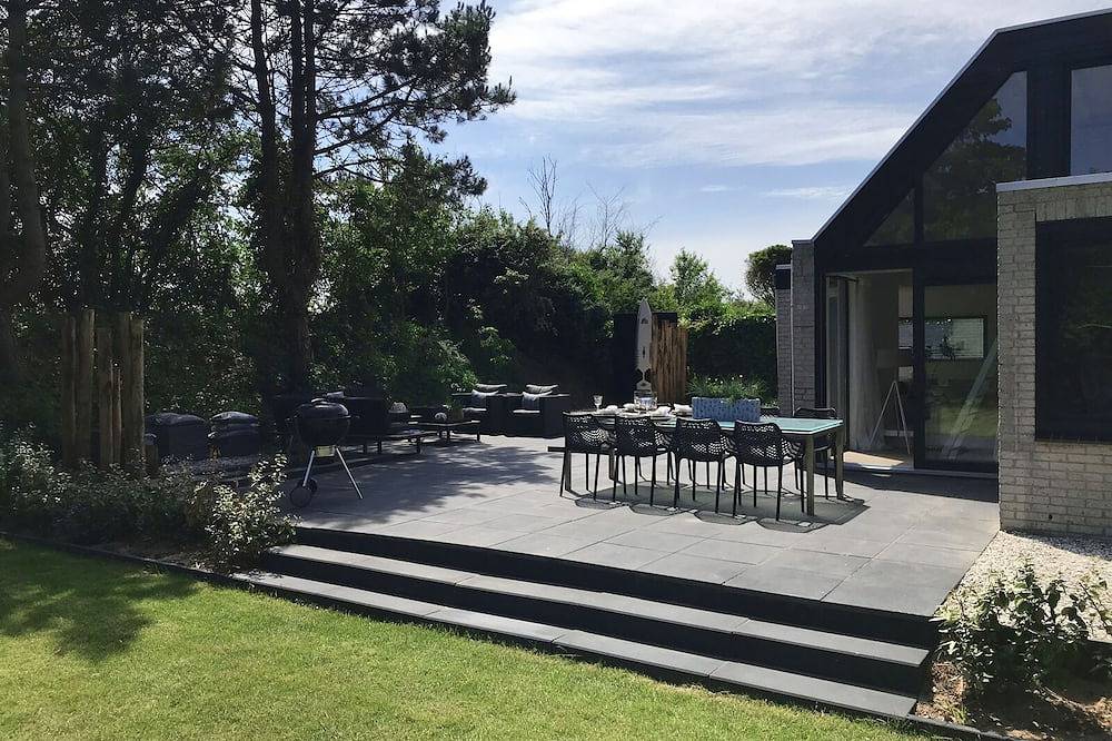 Komplett renovierter, interessant eingerichteter Bungalow mit gemütlich gestaltetem Garten. in Ouddorp, Goeree-Overflakkee