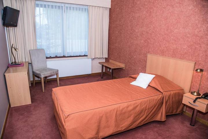 Hôtel pour 2 personnes, avec bassin pour enfant ainsi que jardin et piscine, animaux acceptés dans la Province du Brabant wallon - 3