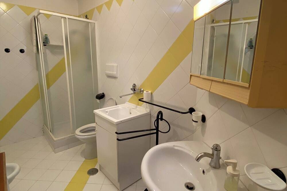 B&B La Rosa: large apartment with modern kitchen (sleeps 3) in Salerno, Tyrrhenische Küste Kampanien