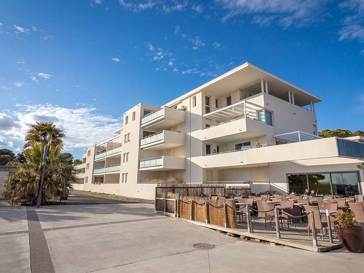 Location de vacances pour 4 personnes, avec Terrasse ainsi que Jardin et Vue sur le lac à Mèze