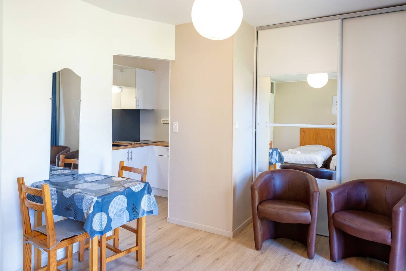 Ganzes Studio, Gemütliches Studio mit privater Terrasse, Klimaanlage und Billard – Cazaubon in Cazaubon, Gers