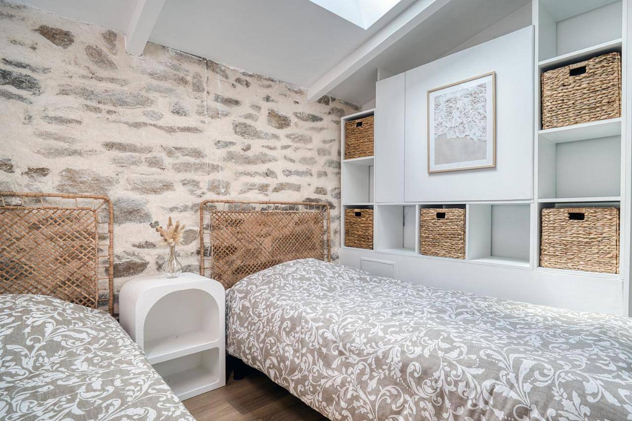 Triple Room with Private External Bathroom in Quimper, Région de Quimper