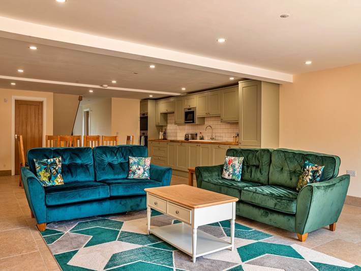 Cottage for 8 people, with garden and hot tub, child-friendly in The Cotswolds