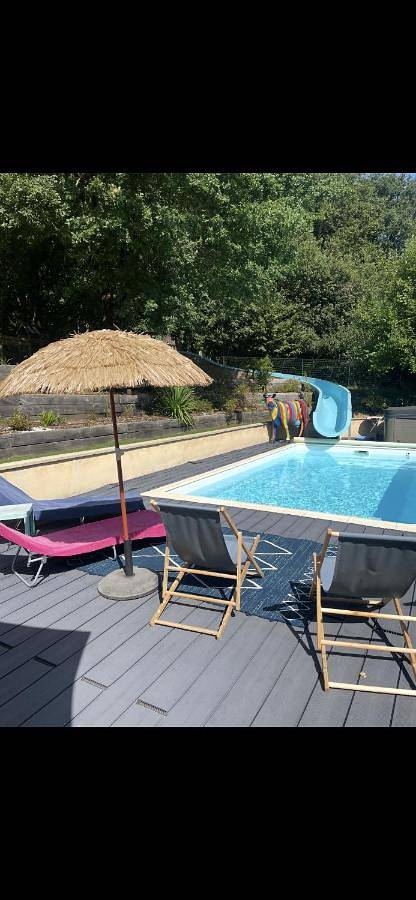 Location de vacances pour 4 personnes, avec jacuzzi et piscine ainsi que terrasse et jardin à Saint-Mars-la-Brière