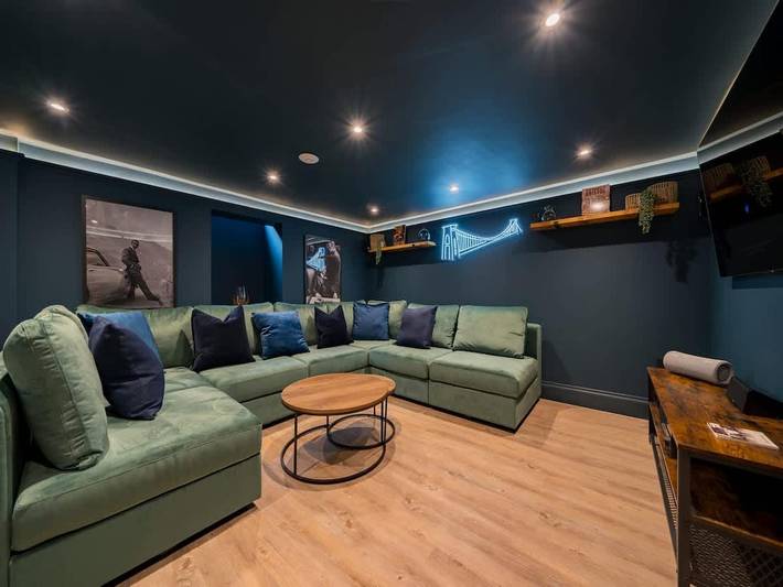 Holiday home for 8 people in Bristol