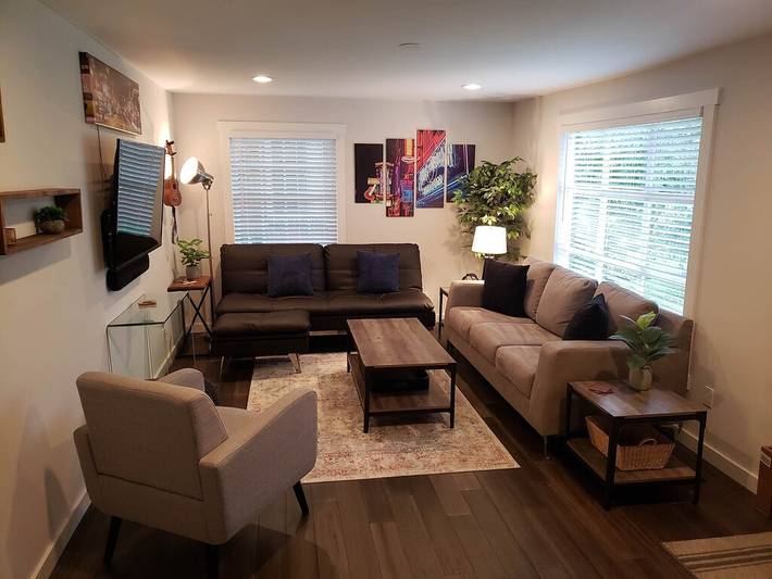 Vacation house for 12 people, with yard and hot tub in Nashville