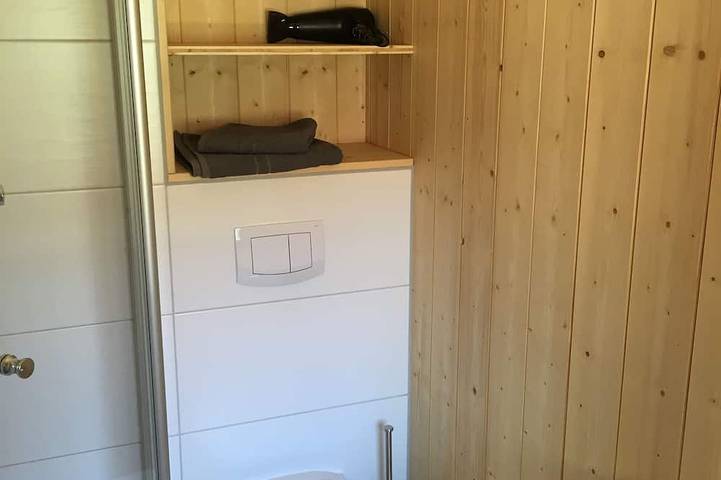 Ganze Wohnung, Komfortabler und geräumiger Schäferwagen mit Strom- und Heitznetzanschluss sowie einer Miniküche in Haundorf, Fränkisches Seenland