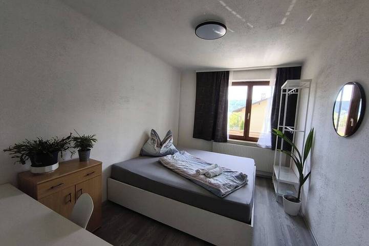 Ganze Wohnung, Modern Flat in Quaint Residence w. Idyllic Garden in Innsbruck, Innsbruck Land