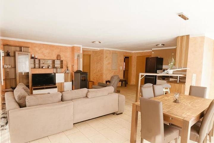 Ferienwohnung für 5 Personen, mit Garten und Ausblick in Wackersdorf - 3