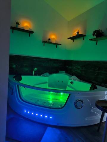 Gîte pour 3 personnes, avec jacuzzi à Saint-Rémy-de-Chargnat