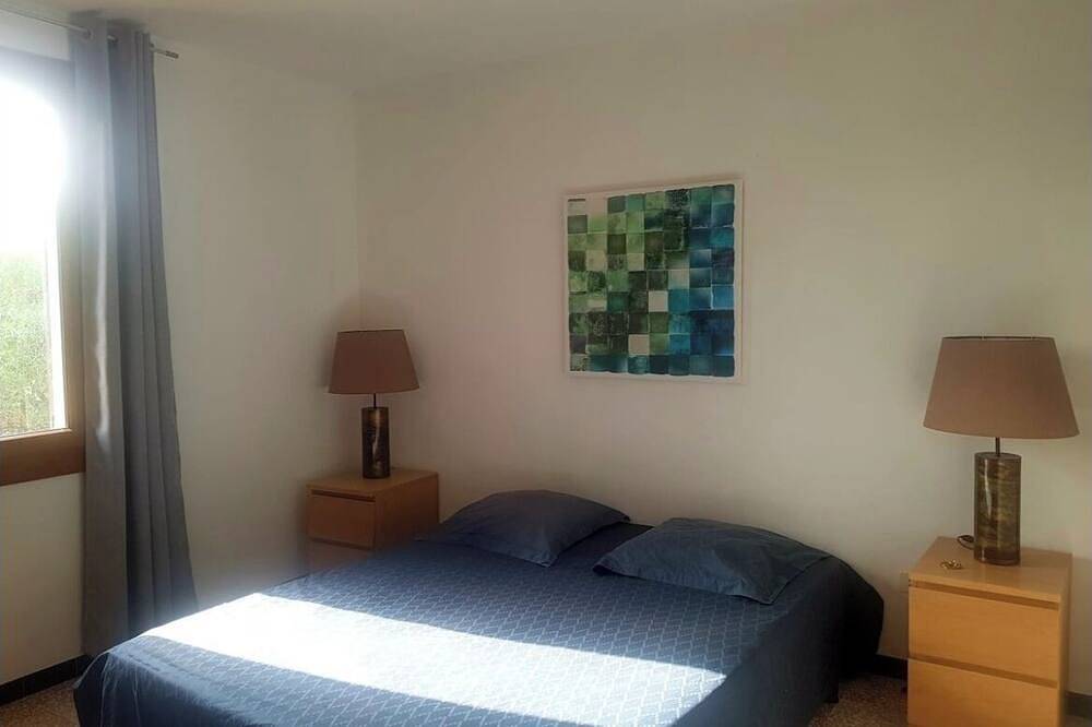Apartamento entero, Principio de la casa, aire acondicionado, entrada privada, jardín privado, parking in Serra-di-Ferro, Region de Ajaccio