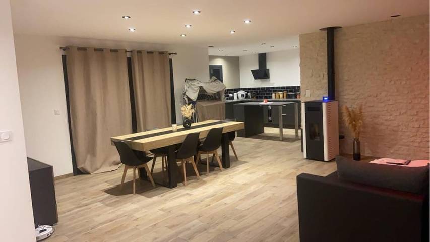 Location de vacances pour 10 personnes, avec Jacuzzi ainsi que Terrasse et Piscine à Benet