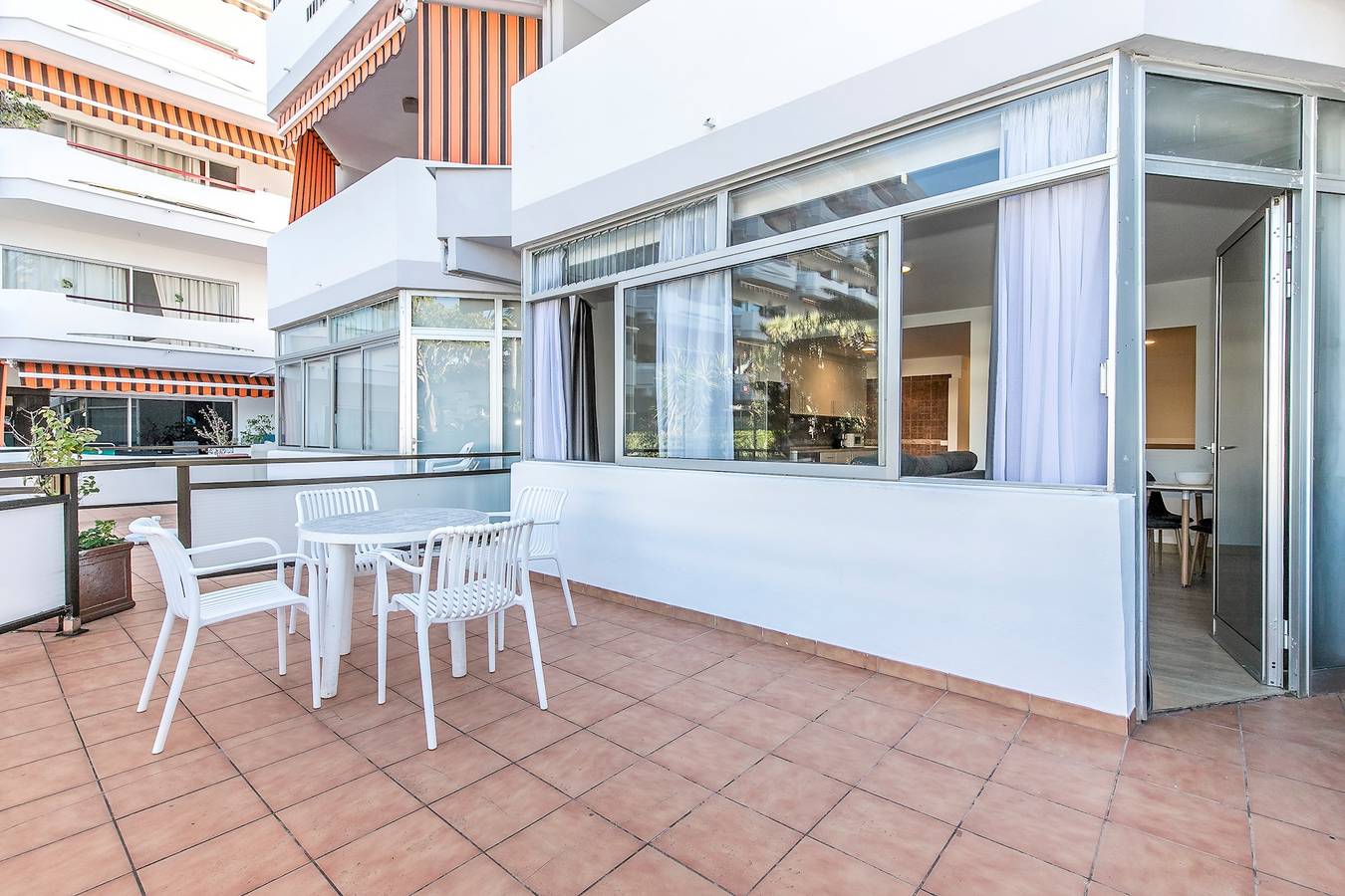 Appartement entier, Charming Apt Puerto Cruz, Terrace & Pool Access in Puerto de la Cruz, Tenerife du Nord