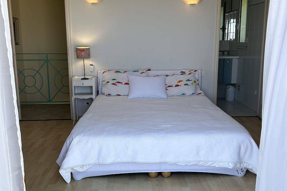 À 800m des plages : Villa récente avec vue mer in Vallauris, Région de Cannes