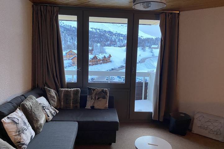 Appartement entier, Appartement de 58 m2 chaleureux aux pieds des pistes avec vue dégagée plein sud in Vars, Région de Briançon