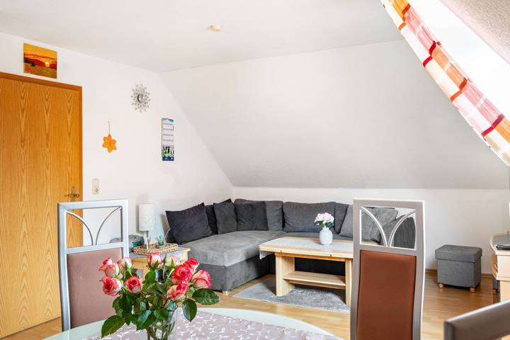 Entire apartment, Apartment 'Ferienwohnung Haus Helene' with Shared Terrace, Shared Garden and Wi-Fi in Zetel, Southern North Sea Coast