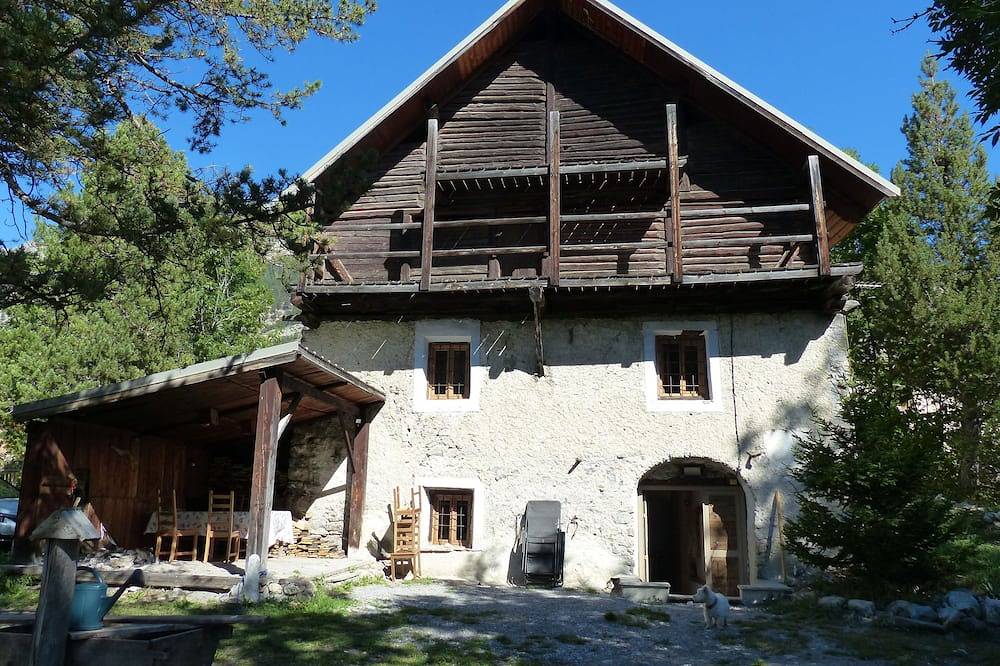 House Carail 14 people Nevache 05100 in Névache, Briançon region