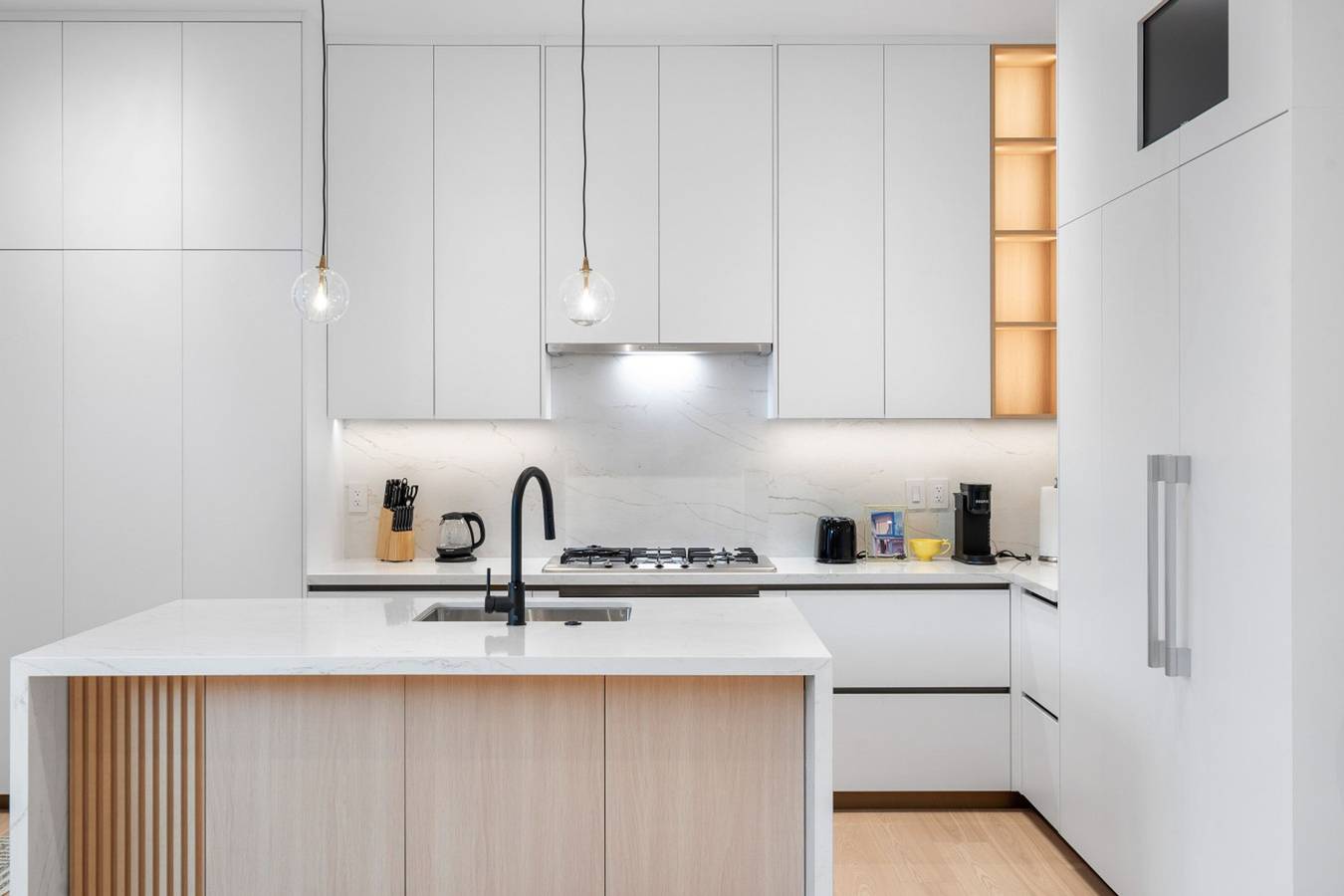 Serene Duplex in West Point in Vancouver, Columbia Británica