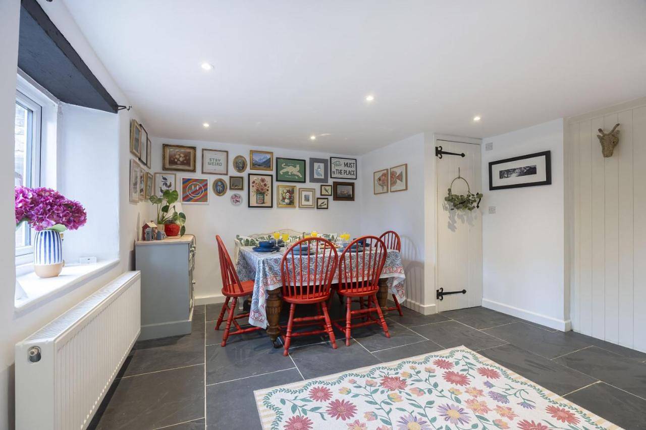 Two-Bedroom Cottage in Cirencester, Gloucestershire