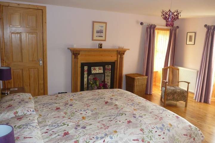 Sherwood Cottage: Traditional 2 bedroom stone cottage in Burray village, Orkney. in Burray, Orkney Islands