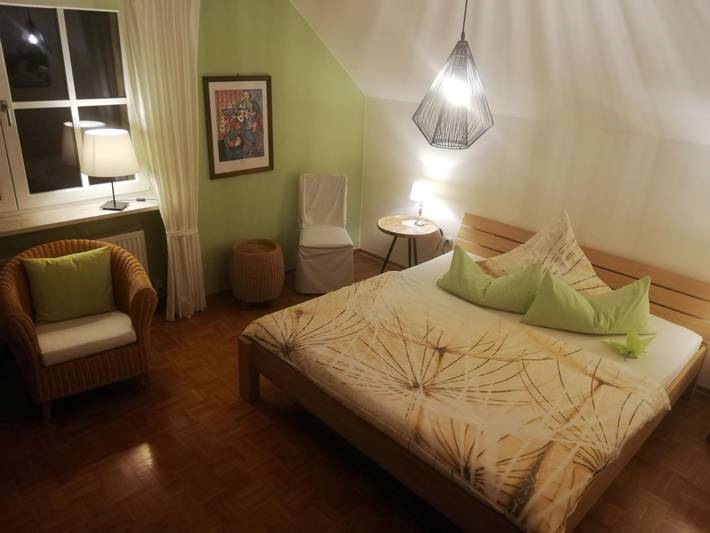 Ganze Wohnung, Ferienwohnung Am Wanderweg - 115qm große Ferienwohnung am Wanderweg mit Balkon und großzügigem Gästegarten in Friesenhausen, Aidhausen
