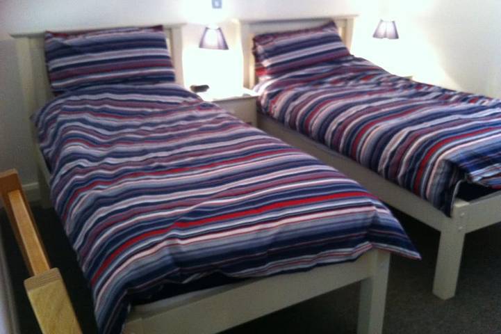 Ganze Wohnung, Panoramablick über Lough Foyle mit privater, abgeschlossener Terrasse / Wifi / Netflix / Baby in Inishowen, County Donegal