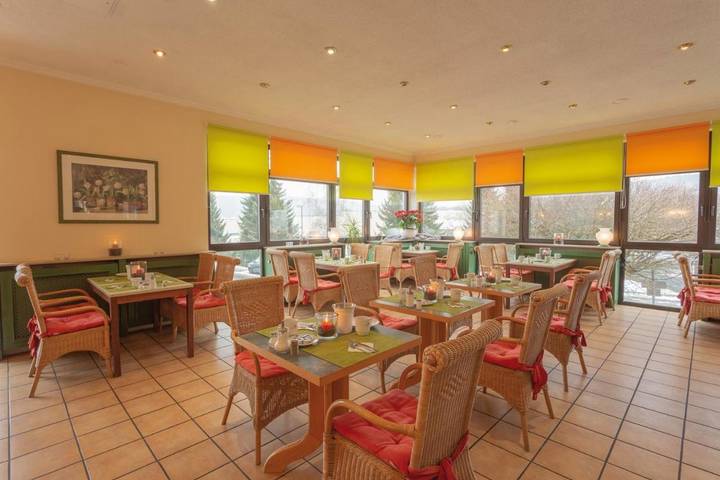 Hotel für 2 Personen, mit Terrasse und Pool sowie Ausblick in Haiger - 4