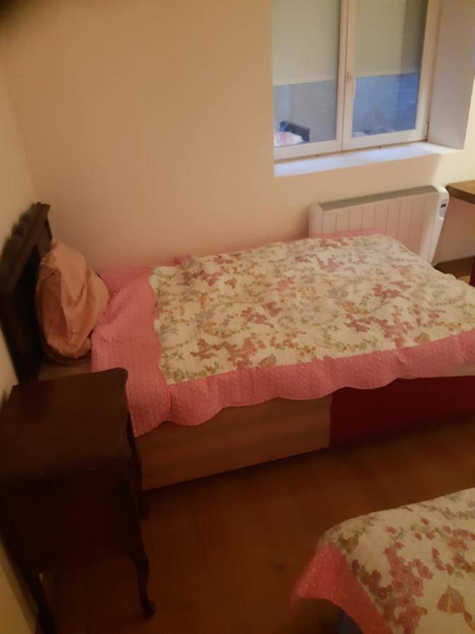 Gîte pour 12 personnes, avec terrasse à Montmarault - 4