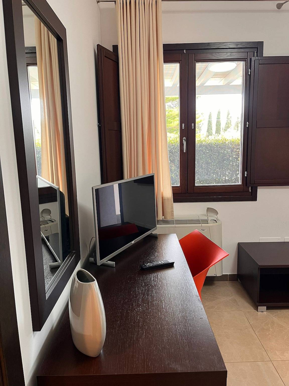 Camera 'Calura' con Vista Giardino, Wi-Fi e Aria Condizionata in Provincia di Caltanissetta