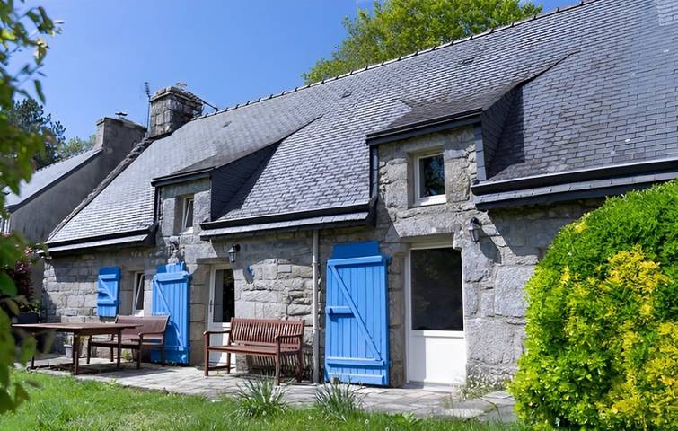 Gîte pour 8 personnes, avec jardin ainsi que terrasse et piscine