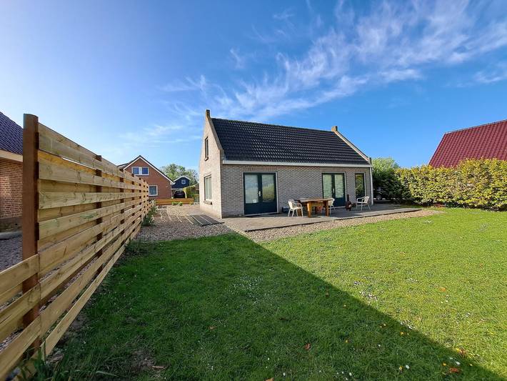 Ferienhaus für 6 Personen, mit Garten und Pool sowie Sauna