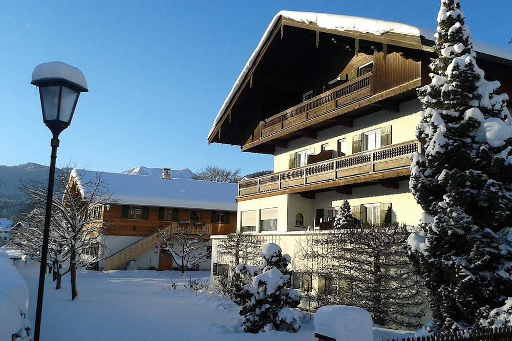 Guesthouse Johanna - Single apartment no. 9, 2nd floor, east-facing balcony in Bad Wiessee, Bavarian Alps