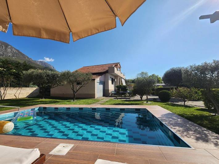 Location de vacances pour 6 personnes, avec vue ainsi que piscine et jardin dans Lezhë - 2