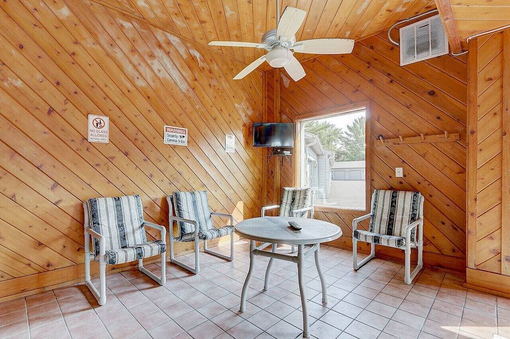 Ganze Wohnung, Lakefront & 5 Minuten zu Fuß zur Arche Noah! in Lake Delton, Sauk County