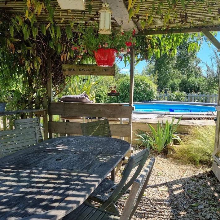 Appartement de vacances pour 2 personnes, avec Terrasse et Jardin ainsi que Piscine et Vue dans l' Eure