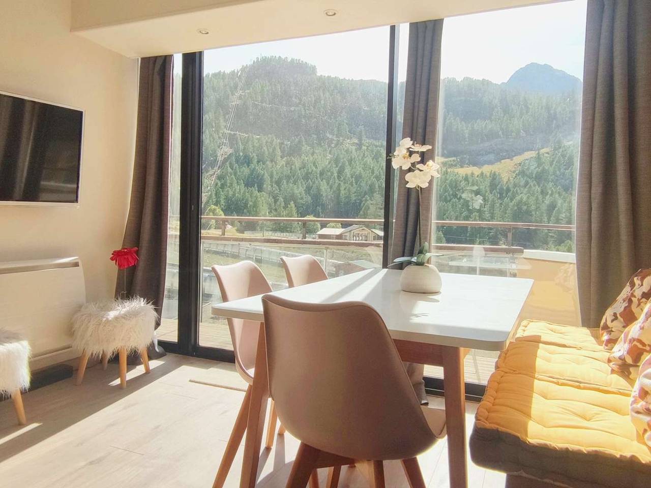 Geheel appartement, Beautiful Renovated Apartment at the Foot of the Slopes in Isola 2000 in Isola 2000, Isola