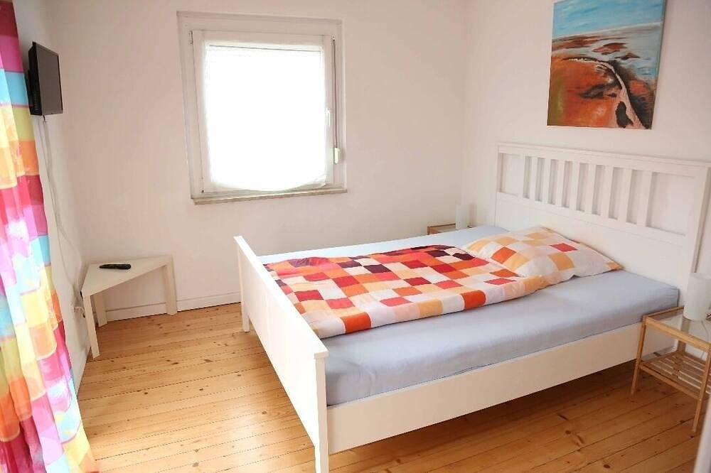 Ganze Wohnung, Helle neu renovierte freundliche Ferienwohnung in Eppelheim, Rheinebene