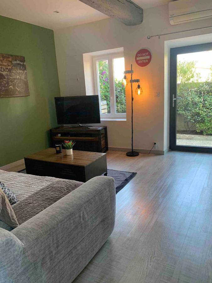 Location de vacances pour 2 personnes, avec terrasse à Jonquières-Saint-Vincent