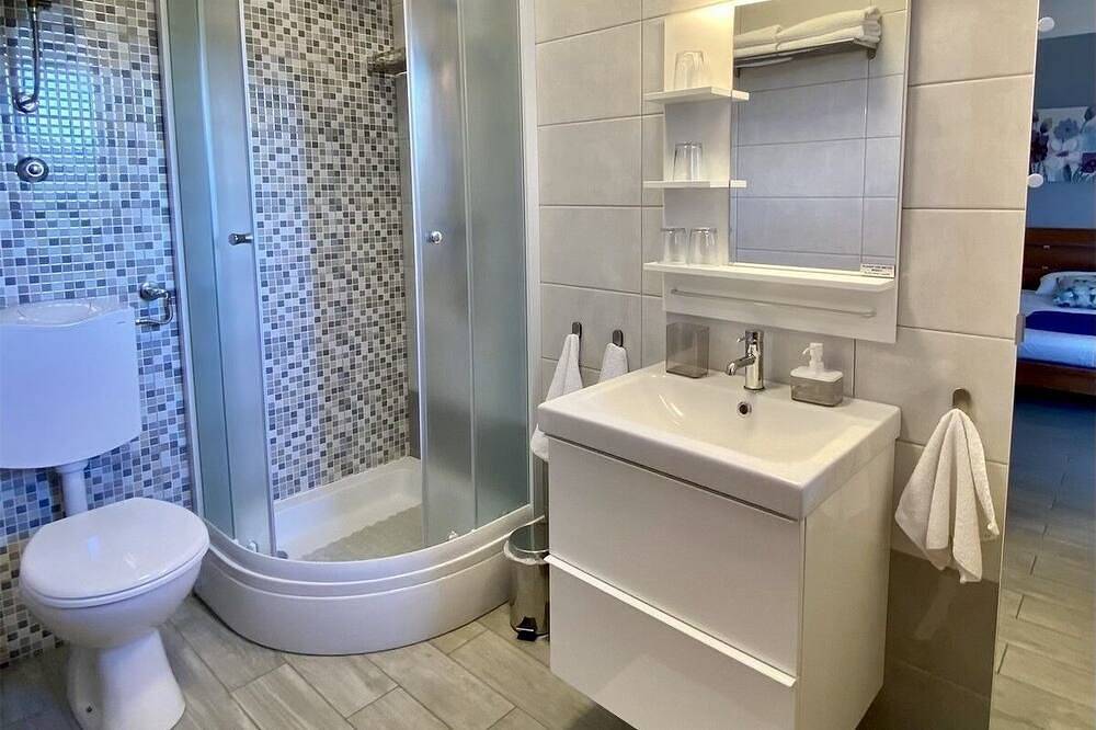 Ganze Wohnung, 1-Zimmer-Ferienwohnung mit Terrasse und Meerblick Ist in Zadar (Kommun), Otok Ist
