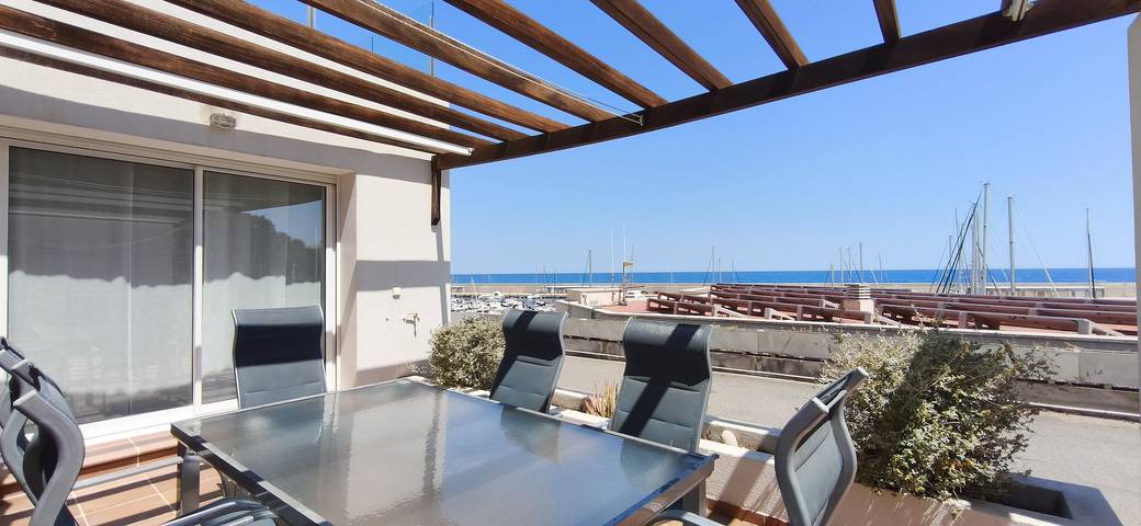 Apartamento para 6 personas, con Vistas al mar además de Balcón y Terraza en Calafat