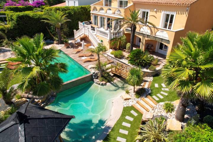 Villa pour 11 personnes, avec Balcon et Terrasse ainsi que Jardin et Piscine à Agde