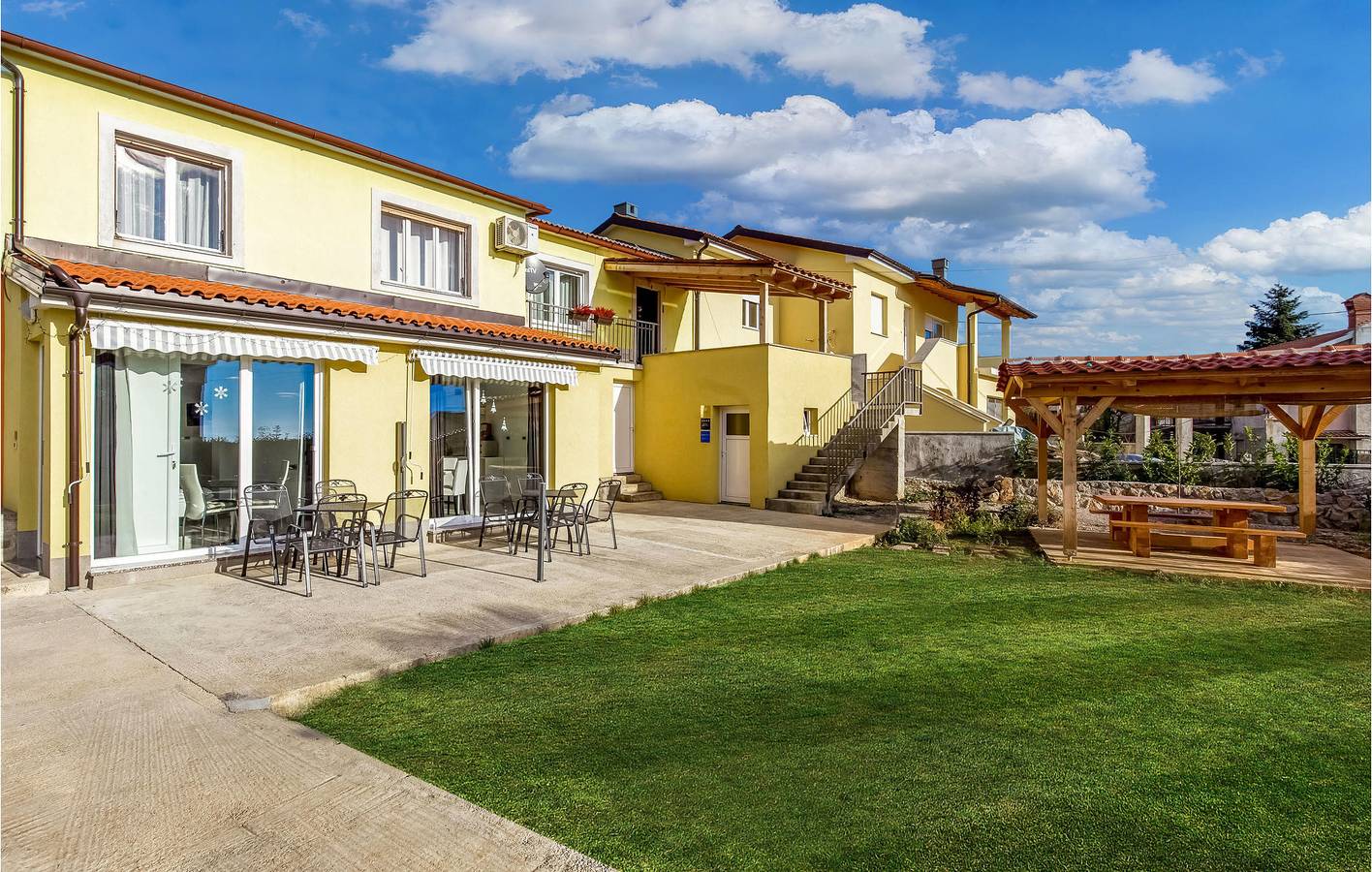 Spacieux appartement de 145 m² avec piscine, Wi-Fi, à 2 km de la plage in Opatija Riviera